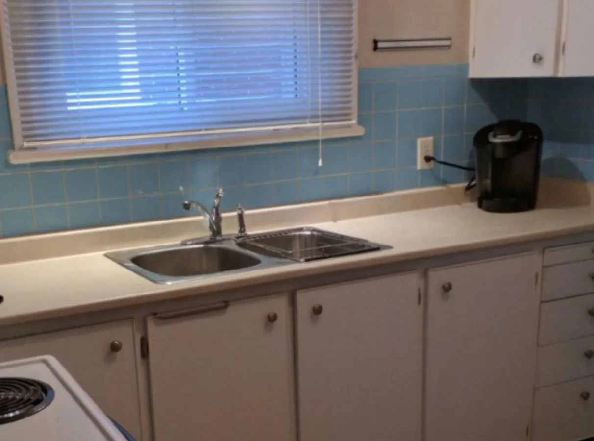 Elcho Explores Ottawa Apartment
